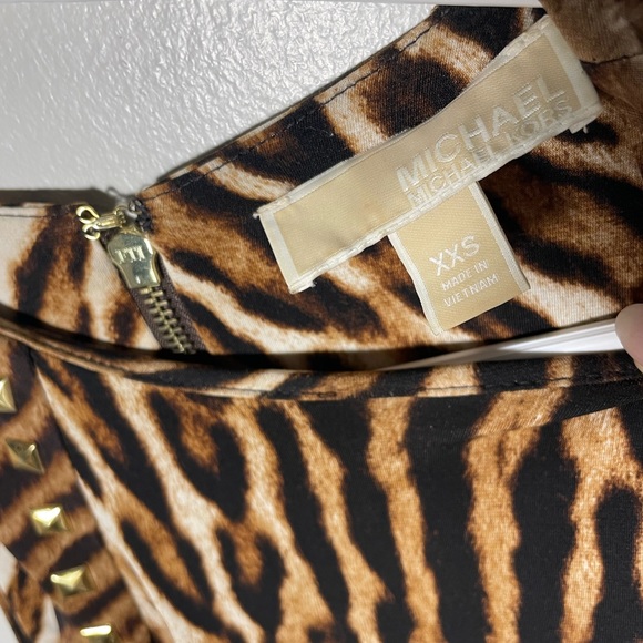 Used once Michael kors maxi leopard print with gold detail dress - Picture 2 of 6